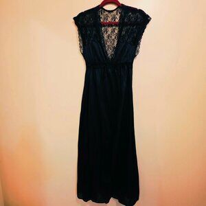 Nylon & Lace VNeck Maxi Nightgown (18-20)